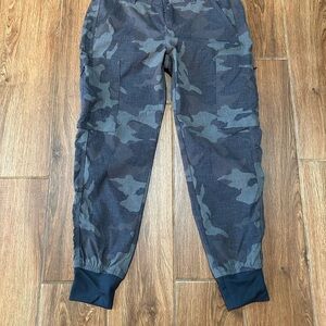 prAna Women’s Camouflage Jogger Pants Logo Accent Gray Black Size 2